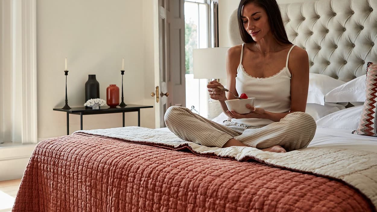 Hypnos Knowle Model shot 1280x1064