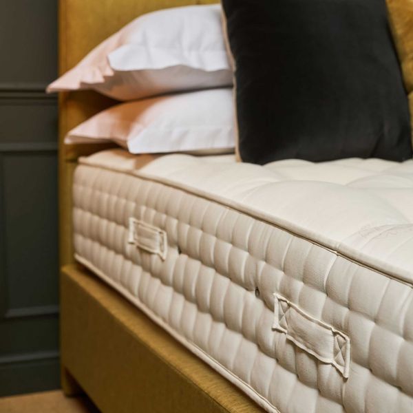 LR Signature Hotel Collection WOOLSLEEPER ELITE semi dressed handle detail shot wide Victoria Hb  Slim base in Panaz Citrus