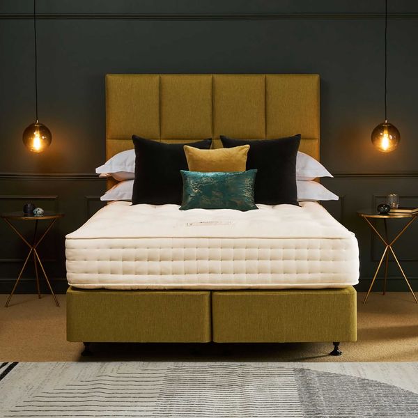 LR Signature Hotel Collection WOOLSLEEPER ELITE semi dressed straight on Victoria Hb  Slim base in Panaz Citrus landscape
