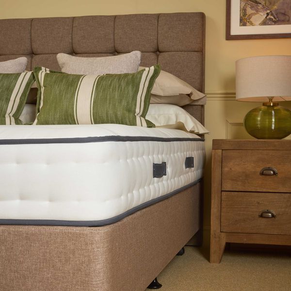 Boutique Hotel Collection  BOUTIQUE WOOL DELUXE semi dressed  angled borer detail shot Grace HB Slim base in Panaz Highland Dove