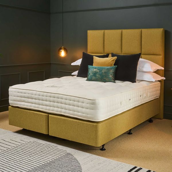 LR Signature Hotel Collection WOOLSLEEPER ELITE semi dressed angled Victoria Hb  Slim base in Panaz Citrus landscape