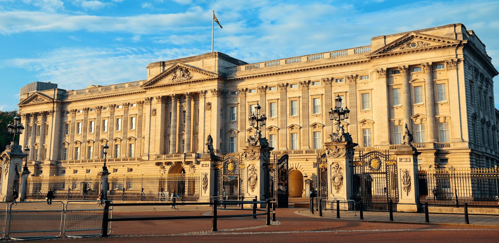 Buckingham-Palace (wecompress.com).png